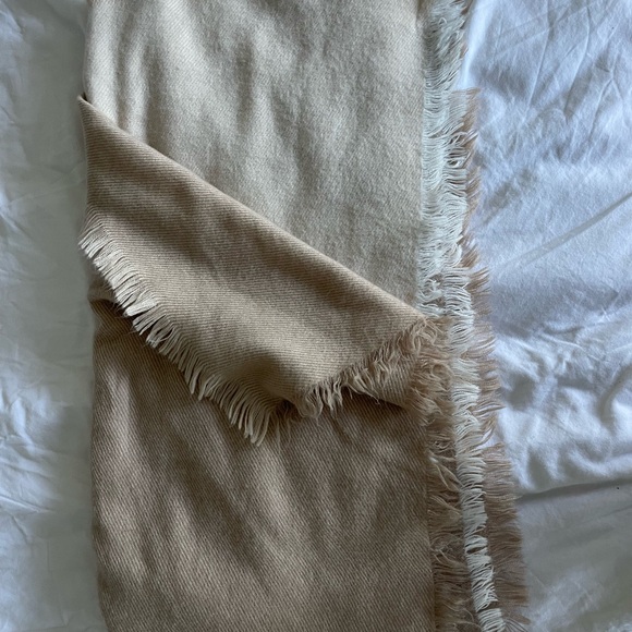 Brown scarf - Picture 3 of 4